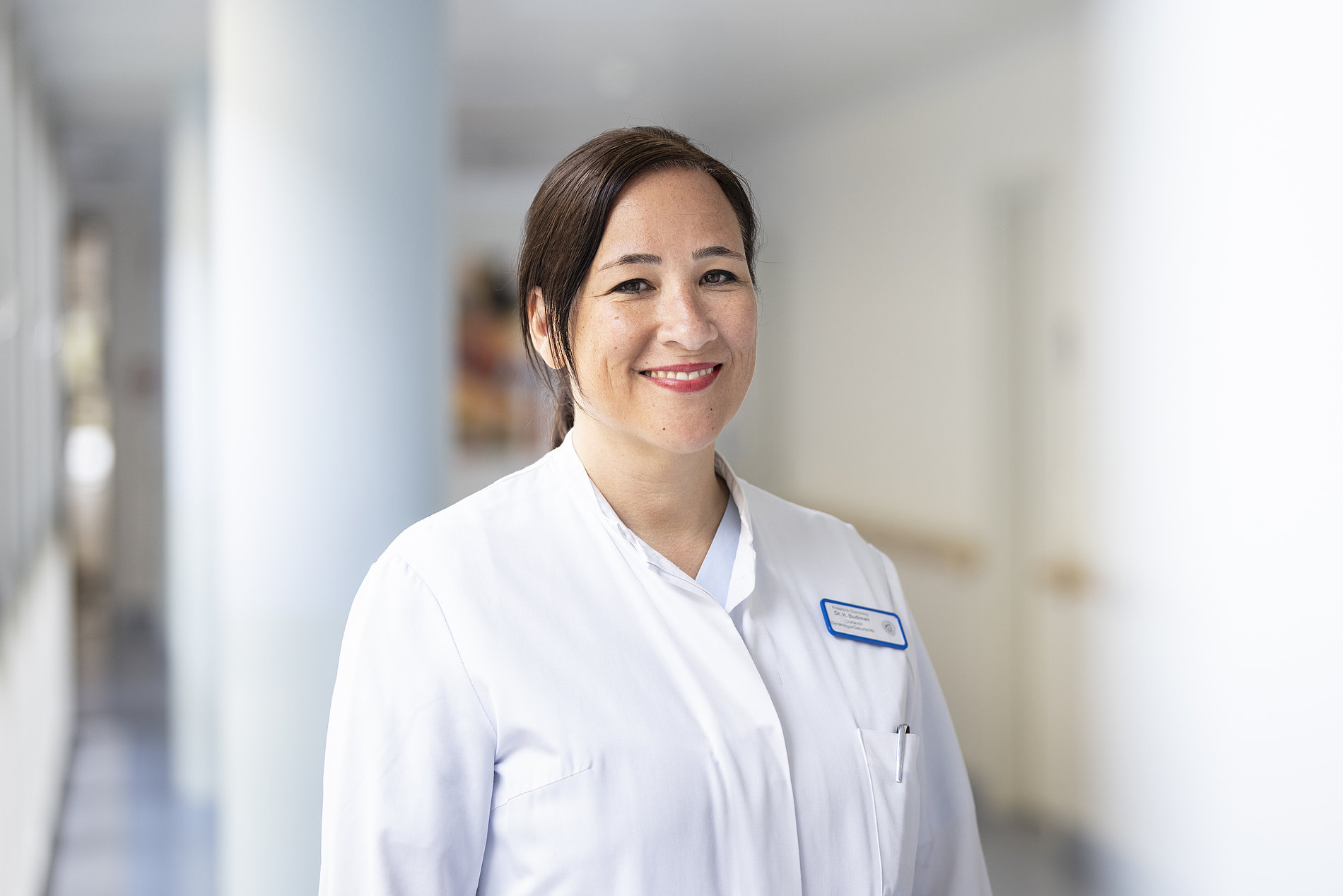 Dr. Helen Budiman ist Chefärztin der Gynäkologie und Geburtshilfe des Klinikum Ebersberg München Ost. Dr. Helen Budiman ist Chefärztin der Gynäkologie und Geburtshilfe des Klinikum Ebersberg München Ost.